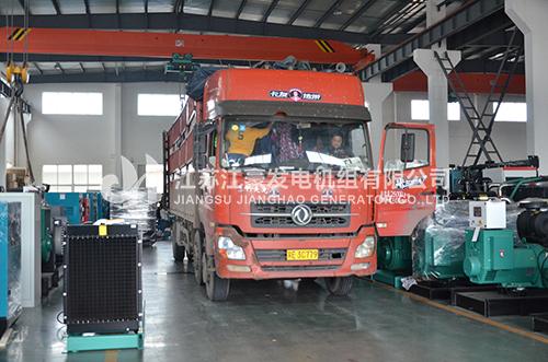 江豪发货案例- 1台700KW、1台800KW申动配恒声自启动发电机组发湖南
