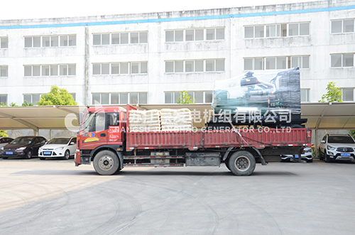 江豪发货案例-1台400KW上海乾能配上海恒声自启动移动底盘发电机组发北京